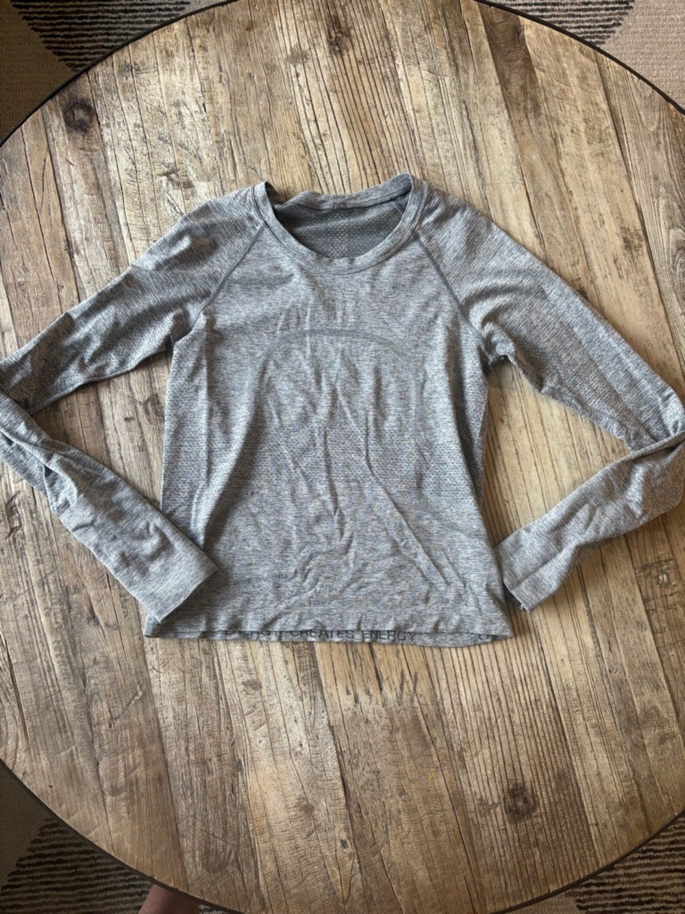 LULULEMON Light Gray Women’s Long Sleeve Athletic Top